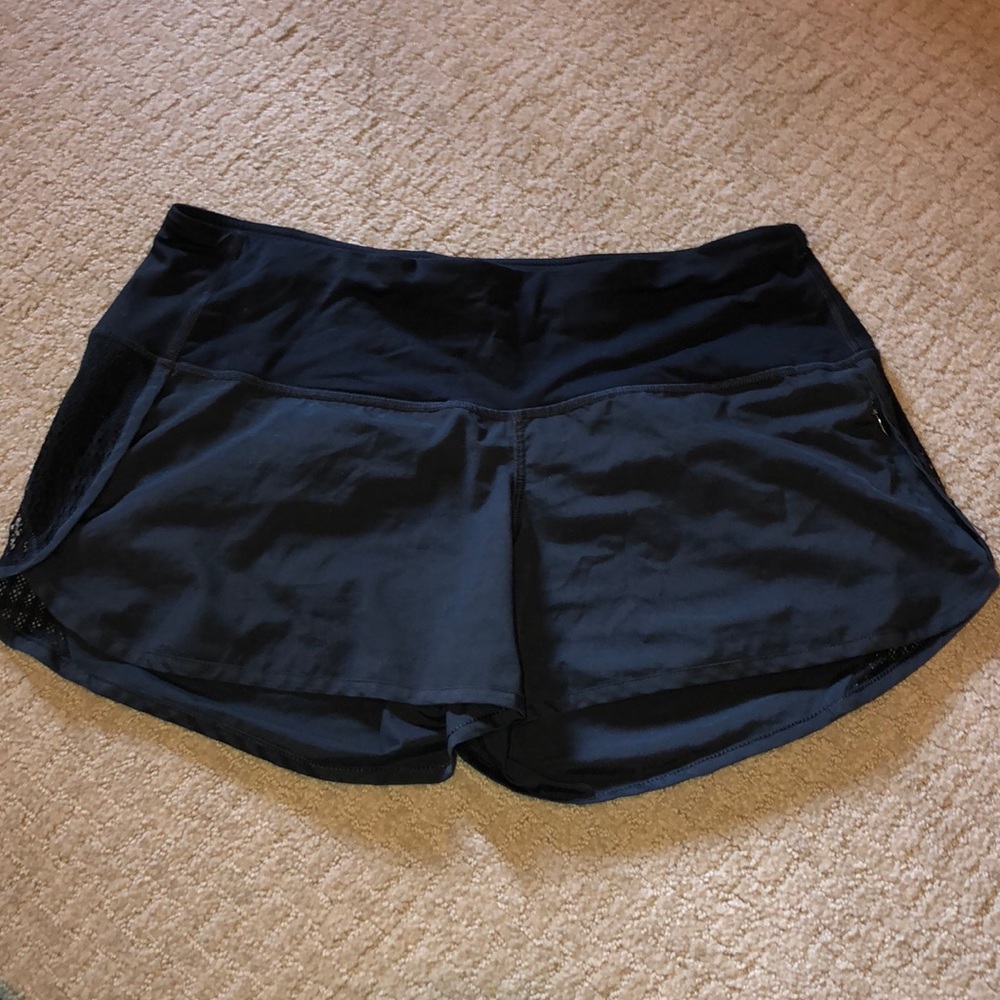 Black Lululemon shorts w Mesh